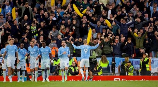 Manchester City kaznio Liverpool s igračem manje u dominantnoj pobjedi na Anfieldu